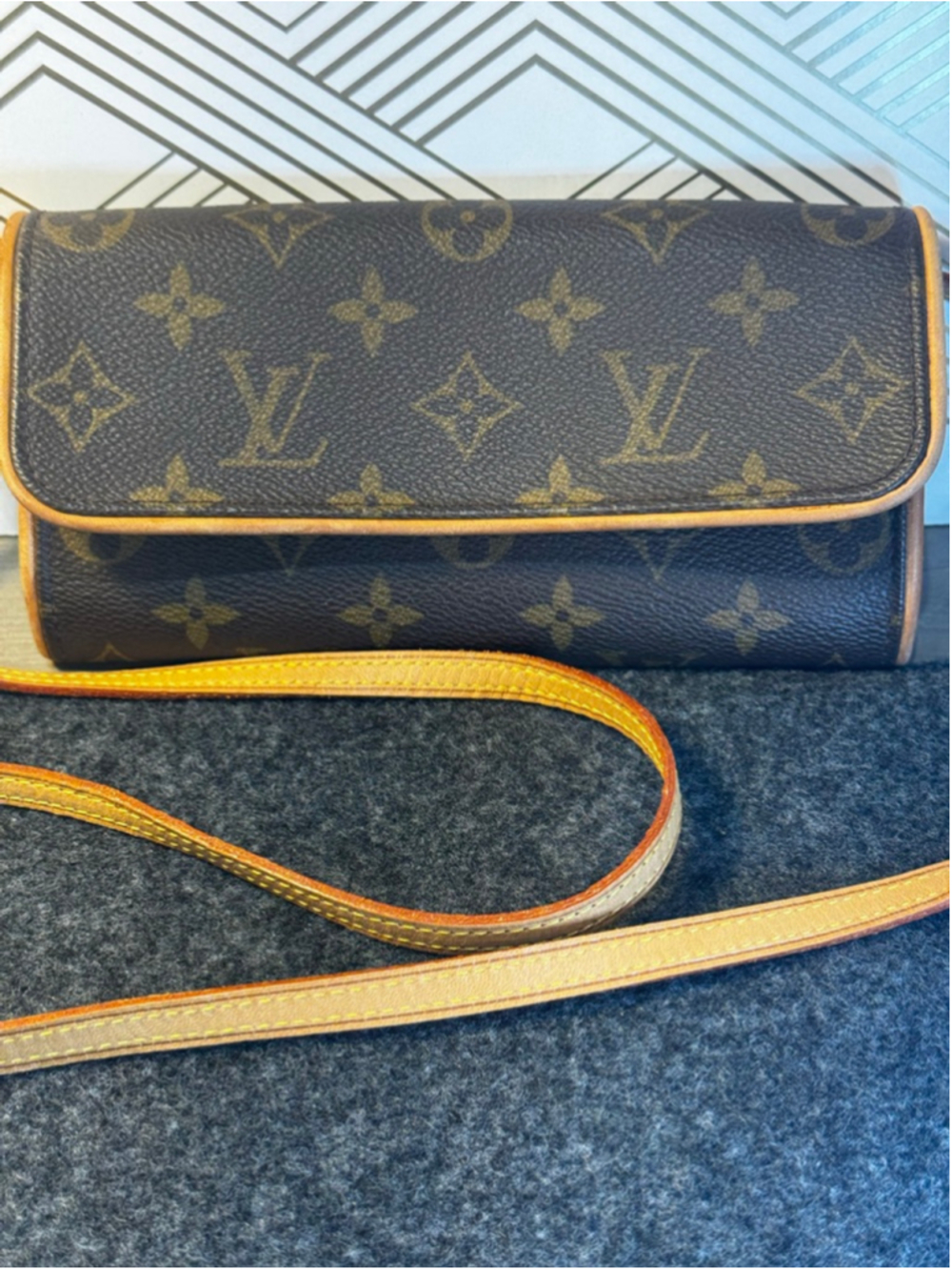 Louis Vuitton Pochette Twin PM Crosse Body Authentic - Picture 3 of 11